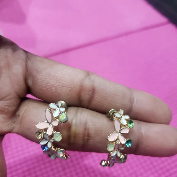 Earings - Picture 4 of 6